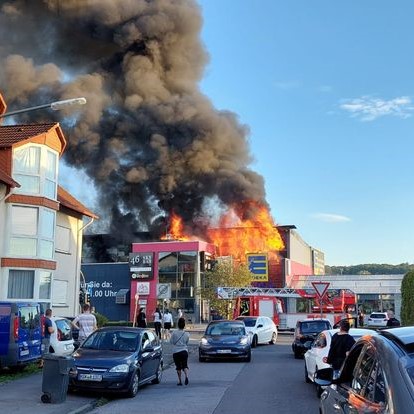 fire outbreak in the london street due to electricy failure